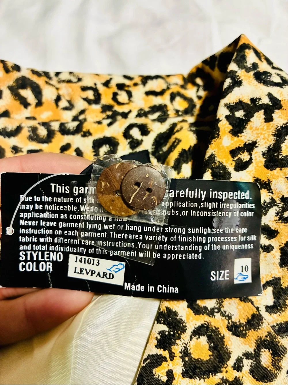 VTG City Silk Leopard 💯 Silk Cropped Lined Jacket w/ Shoulder Pads Button Down